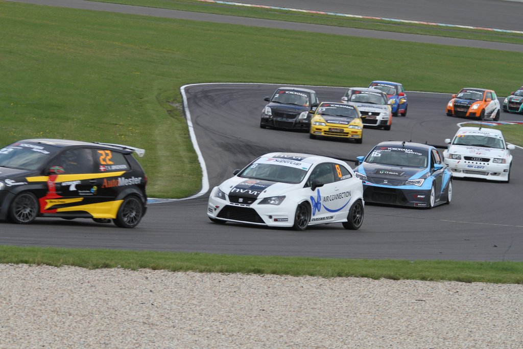 En situation fra løbet på Lausitzring i 2017, hvor der sammen med Yokohama 1600 Challenge blev kørt noget rigtig flot ræs
(Foto: Keld Dohm)